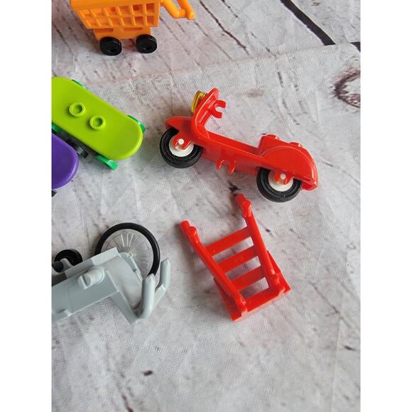 Lego Dollies bicycle Wheelbarrow Skateboards Shopping Cart Scooter Lot Of 22 - Picture 7 of 7